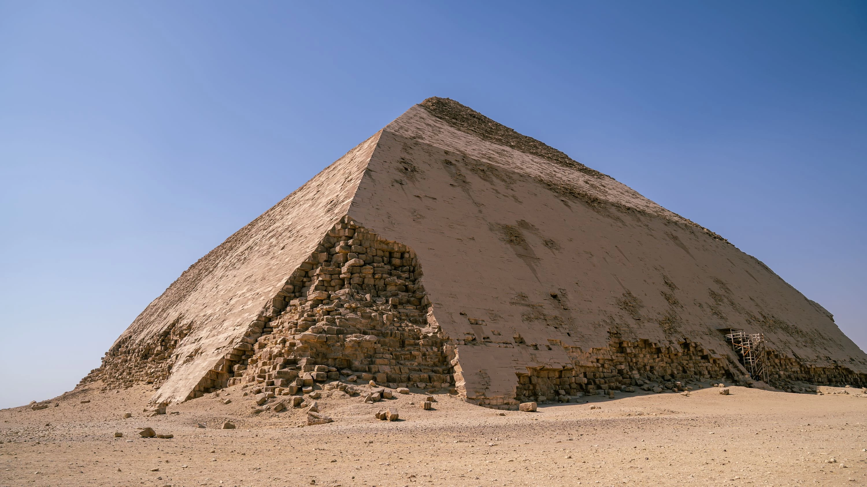 Dahshur – The Experimental Pyramid Field